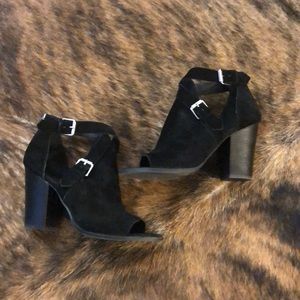 Black Dolce Vita heels!